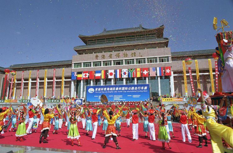1 The opening ceremony of the first Qinghai Lake Qingtai Cup International Road Cycling Race